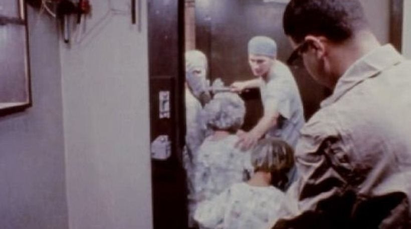 Ανατριχιαστικό βίντεο από το 1960: Εκθέτουν παιδιά σε δηλητηριώδη αέρια για να δοκιμάσουν αντιασφυξιογόνες μάσκες!